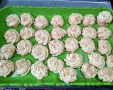 Foto langkah ke 3 dari resep Kue Sagu Keju.