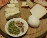 Foto del passaggio 2 della ricetta Pizza ai 5 formaggi con pistacchio e noci