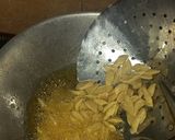 Foto langkah ke 4 dari resep Kue Bawang gunting.