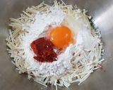 รูปขั้นตอนการทำที่ 2 ของ ทอดมันเห็ดเข็มทอง