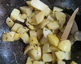 A picture of step 2 of Masala aloo.