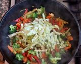 Foto del paso 2 de la receta: Pasta con verduras al wok. ✨️♻️
