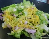 Hình bước làm 3 của món Salad trộn sốt chanh dây