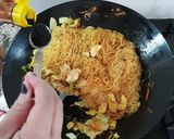 Foto langkah ke 8 dari resep Bihun Goreng.