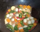 Foto langkah ke 5 dari resep Sayur wortel, sawi, telur puyuh, tofu.