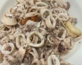 Foto del passaggio 1 della ricetta Gnocchetti al basilico con calamaretti saltati
