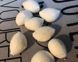 Une image de l'étape 1 de Pruneaux au jambon cru et mozzarella di buffala.