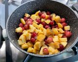 Une image de l'étape 4 de Compote de coings et groseilles à la vanille.