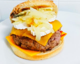 Foto del paso 3 de la receta: Hamburguesa de ternera, cecina, queso de cabra y cebolla caramelizada