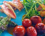 Foto del paso 4 de la receta: Salmonete con Tomatito kumato y rúcula