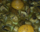 Foto del paso 5 de la receta: Champiñones picantes con huevo y chistorra