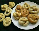 A picture of step 3 of Masala dounghnuts.