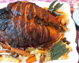 Foto del paso 16 de la receta: Pavo asado relleno de cerdo, castaña, bacon y tomillo y verduras