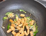 Foto langkah ke 3 dari resep Tumis Tahu dan Sawi Putih.