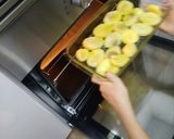 Foto del paso 5 de la receta: Lubina con verduras salteadas