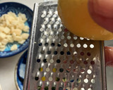 Foto del paso 2 de la receta: Carpaccio de vacuno con salsita de limón y parmesano
