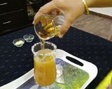 A picture of step 4 of Masala Apple Refreshing juice.