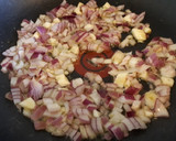 Foto del paso 1 de la receta: Pimientos rellenos de carne picada y arroz (horno)