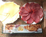 Foto del paso 1 de la receta: Piruletas 🍭 de hojaldre (de lomo🐷y queso 🧀)