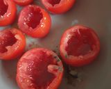 Une image de l'étape 1 de Œufs cocottes au thon en tomates 🍅.