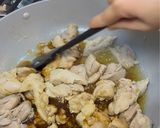 Hình bước làm 2 của món Gà Xào Thơm