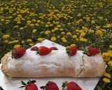 Pas rețetă Rulada de bezea cu crema mascarpone și căpșuni! 6 fotografie