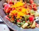 A picture of step 3 of Maggi pulao.