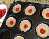 Foto del paso 3 de la receta: Magdalenas de avellana con sorpresa frutal