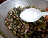 A picture of step 3 of Red ladies finger stir fry.