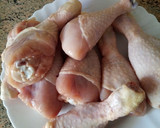 Foto del paso 1 de la receta: Muslos de pollo en cazuela de barro. Con salsa de paté