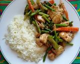 Foto del paso 4 de la receta: Pollo con espárragos salteados