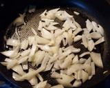 Foto del paso 4 de la receta: Sopa de nopales y hongos con guajillo