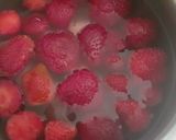 A picture of step 1 of Strawberry lassi.