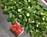 A picture of step 2 of Masala Bhindi.
