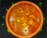 A picture of step 11 of Matar paneer.