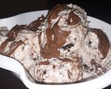A picture of step 5 of Oreo and nutella ice cream.