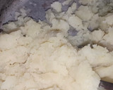 Foto del paso 2 de la receta: Tortitas de papa rellenas de queso Oaxaca