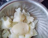A picture of step 3 of Aloo pyaaz ki kachodi.