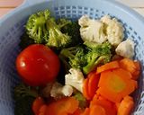 Foto langkah ke 1 dari resep Sayur Sop dan Perkedel Kentang.