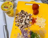 Foto langkah ke 1 dari resep Tumis Ayam Jamur.