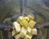 A picture of step 1 of Spicy sweet potato and apple drink.