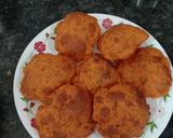 A picture of step 4 of Tomato pooris.