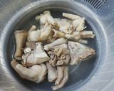Hình bước làm 1 của món Nước Cốt Xương Hầm (Bone Broth) - trữ đông lạnh