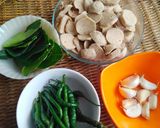 Foto langkah ke 1 dari resep Tumis Bakso Cabe Ijo.