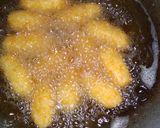 Foto langkah ke 5 dari resep Nasi kepal goreng.