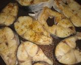 Foto del paso 3 de la receta: Pescado en salsa blanca y ensalada con vinagreta de mostaza