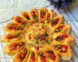 Foto langkah ke 7 dari resep Sunflower Pizza Homemade.