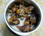 A picture of step 2 of Agar Agar dates pudding.