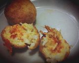 Foto langkah ke 3 dari resep Nasi bulet isi ayam suwir pedas keju mozzarella.