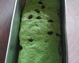 Foto langkah ke 4 dari resep Roti Tawar Pandan Kismis, Empuk dan Lembut Banget!.